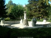 Petrijski park fontana, rad kipara Lovre Findrika